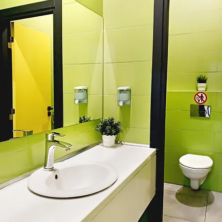 Cube Capsule بيت شباب